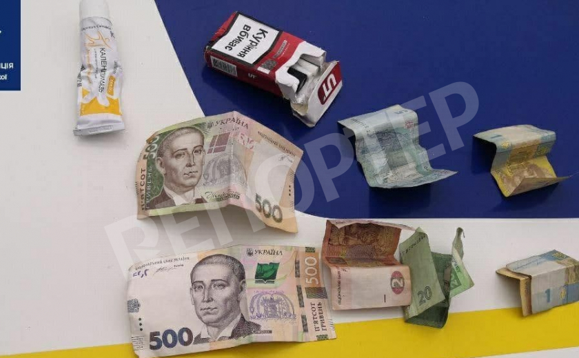 В Днепре хулиганы избили пенсионера ради... сувенирных долларов