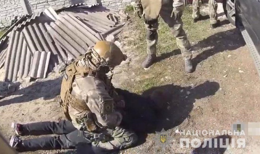 В Днепре задержали вооруженную до зубов банду
