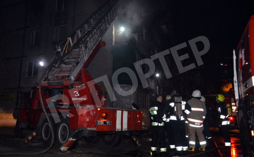 15 человек эвакуировали из горящей многоэтажки в Днепре