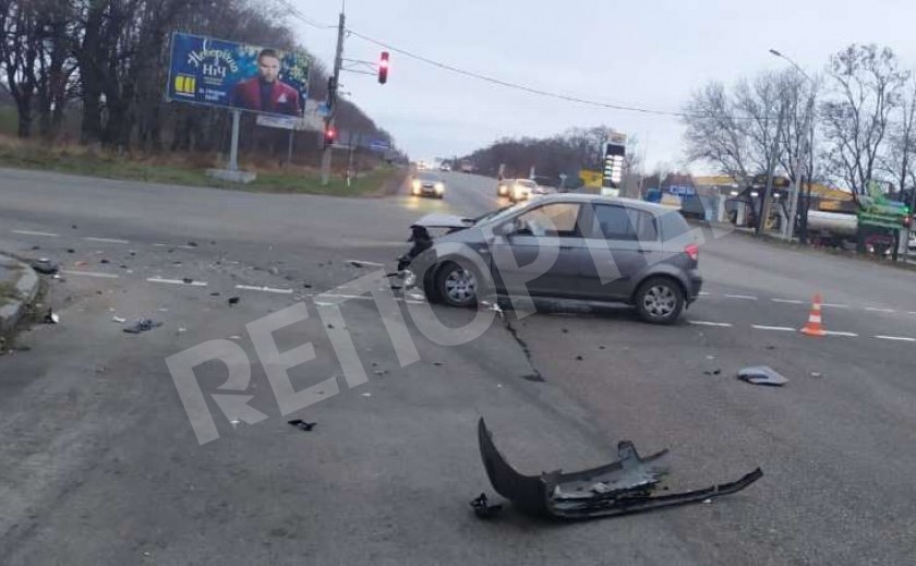 В Днепре автоледи после ДТП срочно увезли в больницу