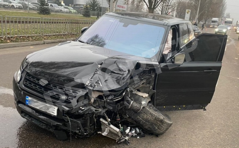 В Днепре не разъехались крутые иномарки, пассажир в больнице