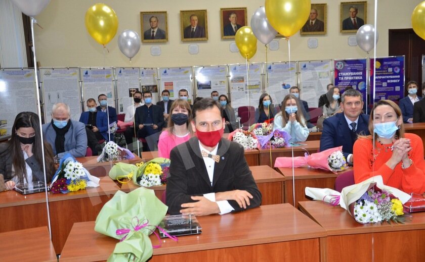 На Днепропетровщине наградили лучших молодых ученых области