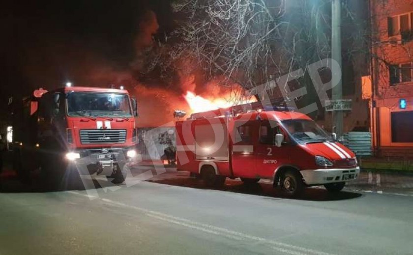 В Днепре возник пожар возле управления спасателей