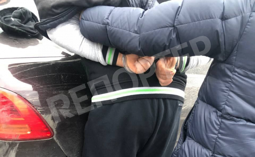 Полиция Днепра задержала двух мужчин и авто, находящихся в розыске