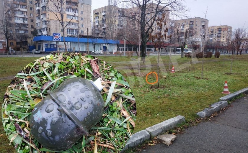 В Днепре из-за гранаты у ресторана пришлось оцепить набережную В Днепре из-за гранаты у ресторана пришлось оцепить набережную