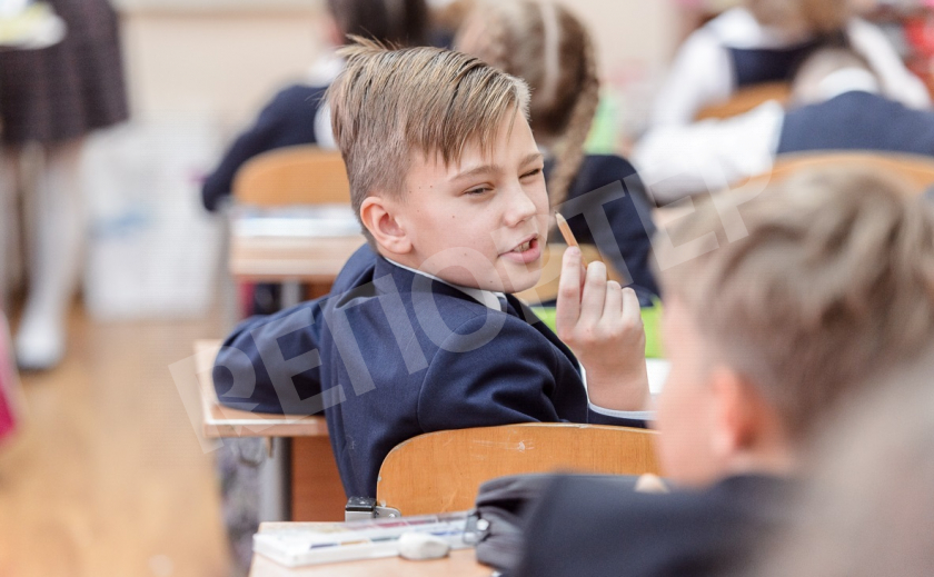 Родители днепровских школьников в шоке: учитель называет русский – языком врагов