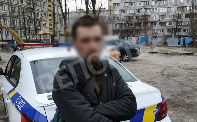 «Взвинченный» днепровский наркоман кидался на людей с ножом, погнувшимся от удара