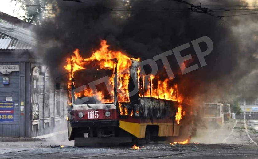 В Днепре горел трамвай с пассажирами