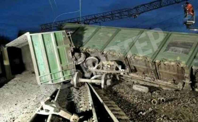 Крушение поезда под Днепром. Обломки пролетели несколько километров