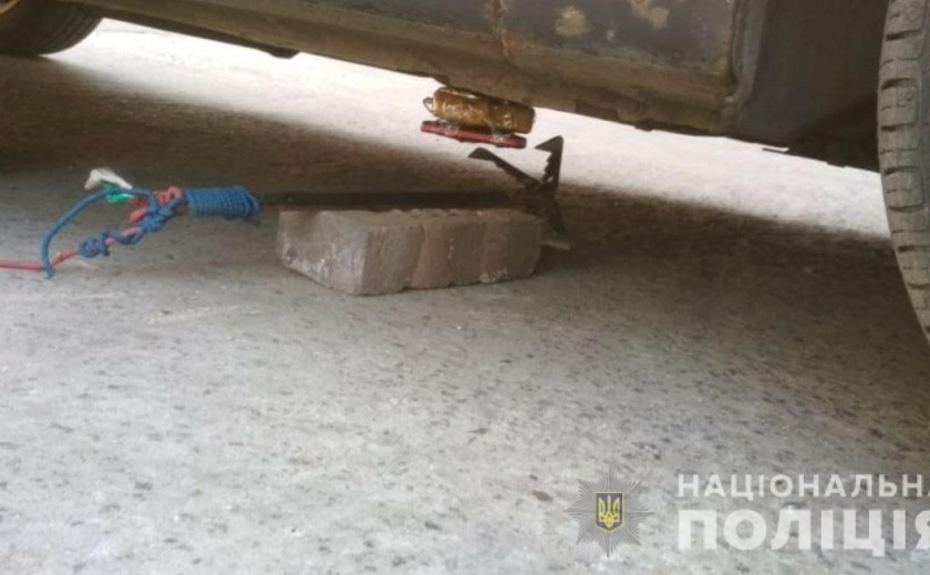 В днепровской шиномонтажке заминировали машину