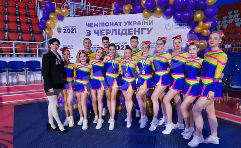 Чирлидерши Днепра привезли 26 медалей с чемпионата Украины