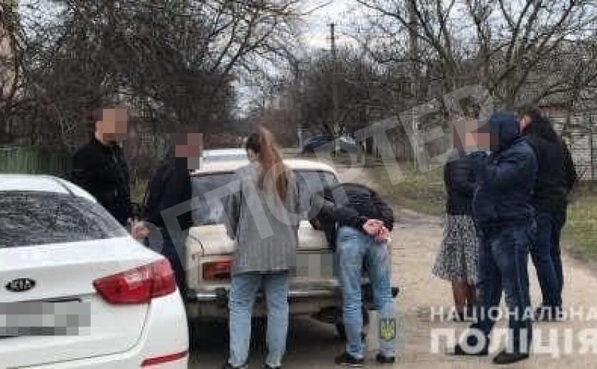 В Днепре сыщики задержали с поличным банду рэкетиров