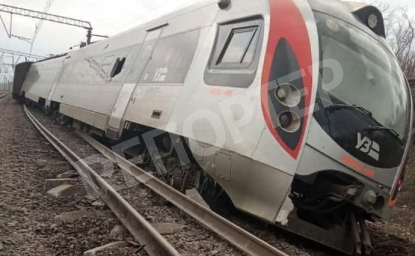 «Укрзалізниця» нашла виновных в катастрофе поезда «Интерсити»