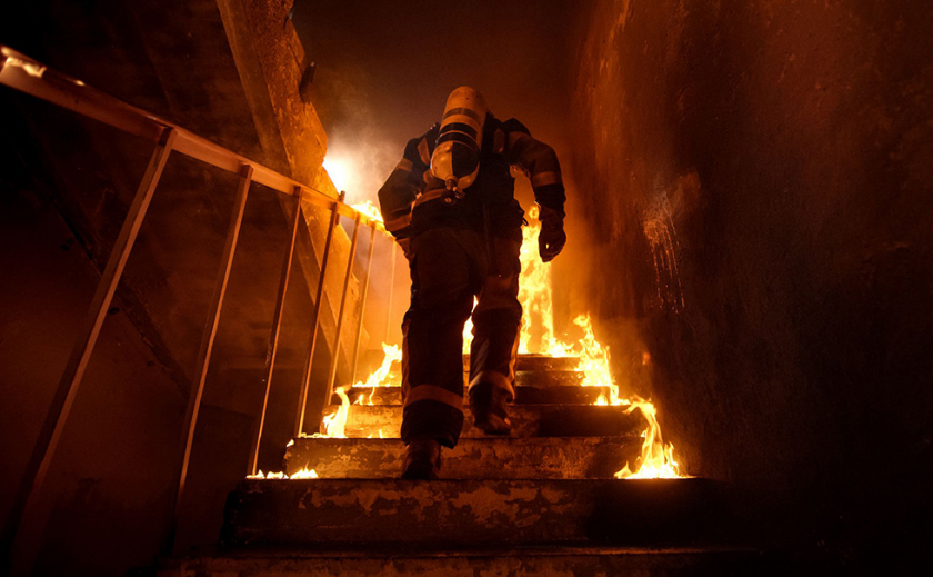 В Днепре мужчина получил ожоги, ликвидируя пожар до приезда спасателей