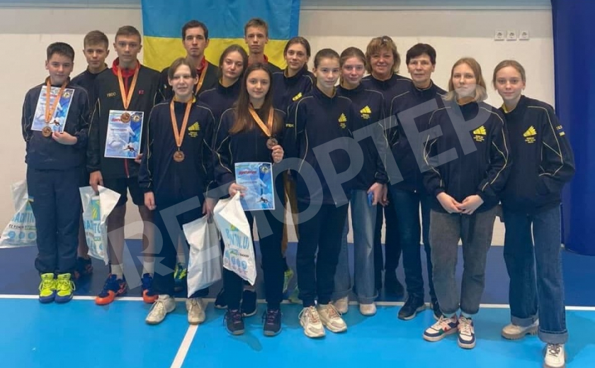 Юные бадминтонисты Днепра завоевали 6 медалей на турнире в Николаеве