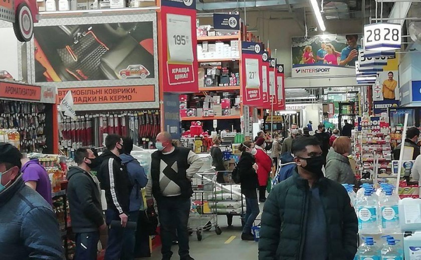 В Днепре цемент и ломбарды важнее Пасхи? В Днепре цемент и ломбарды важнее Пасхи?