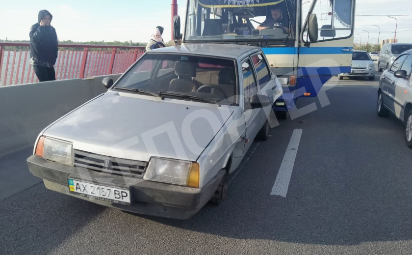 ДТП с автобусами на мосту в Днепре: пострадали четверо