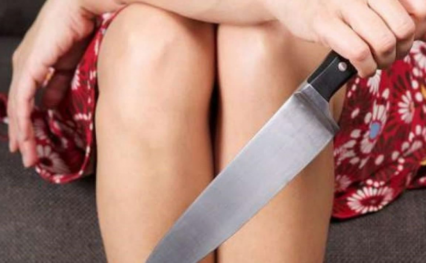 В Днепре женщина «приструнила» мужа с помощью ножа