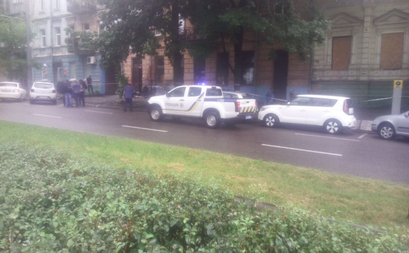 Взрыв в центре Днепра: на месте происшествия работают полицейские и эксперты