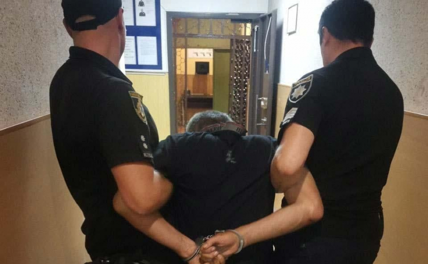 Напал на 14-летнюю девочку: днепровского педофила задержали полицейские