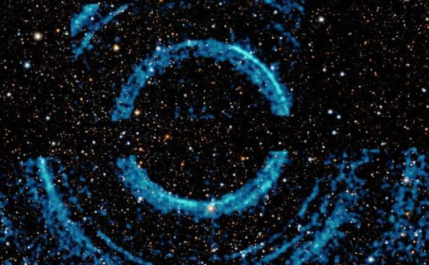 Вокруг черной дыры были обнаружены кольца (Фото)