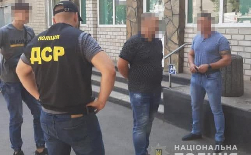 Снятие с военного учета: на Днепропетровщине задержали «неисправимого» чиновника-коррупционера