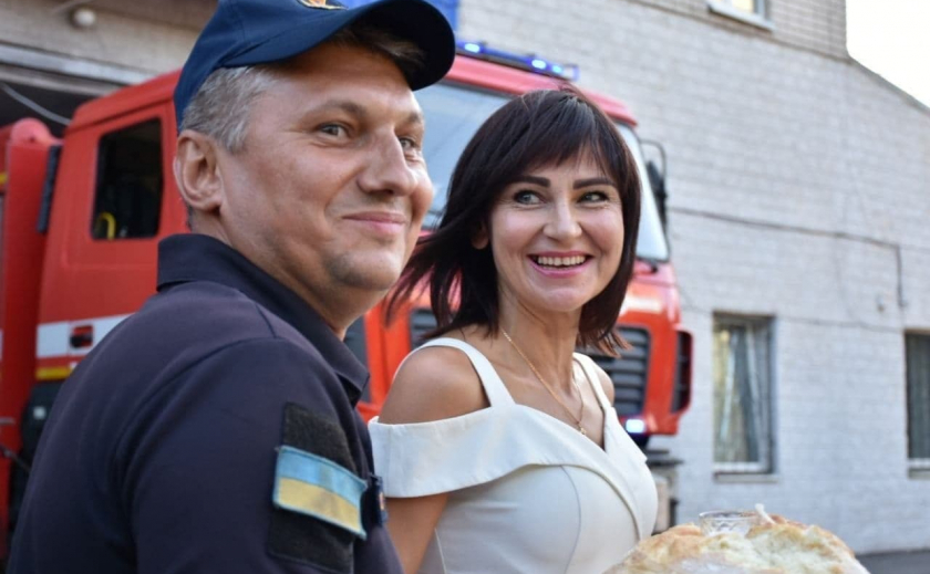 Спасатель-пожарный из Днепра тушил пожары в Греции и успел на собственную свадьбу