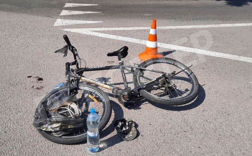 В Днепре велосипедист угодил по колеса иномарки
