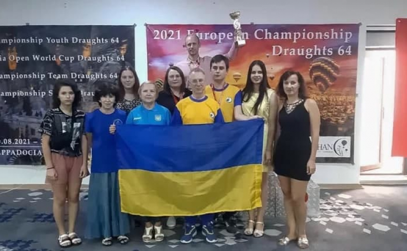 Спортсмены из Днепра и Каменского в составе сборной Украины стали чемпионом и вице-чемпионкой мира по шашкам-64