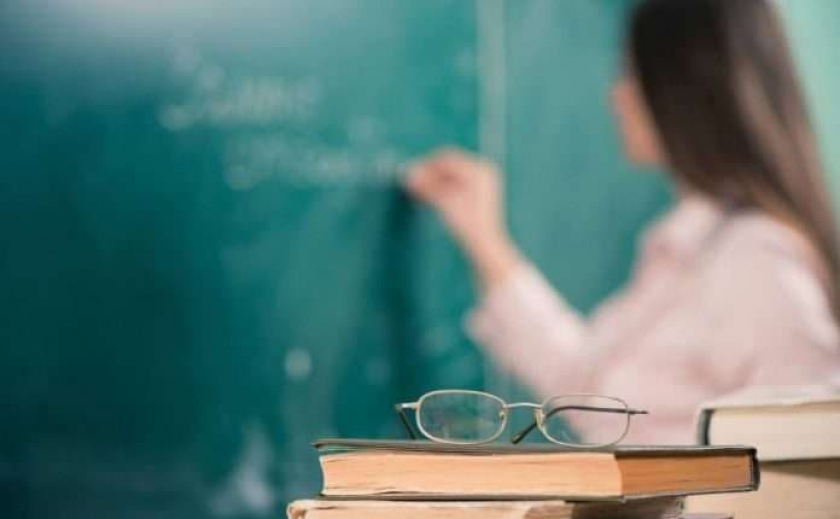 Украинские учителя станут получать больше