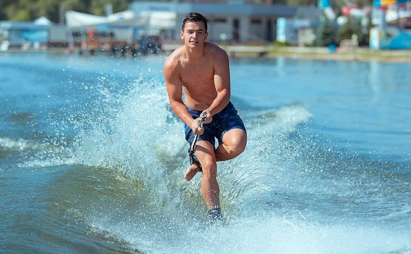 Александр Самойлов из Днепра выиграл Чемпионат мира U21 по воднолыжному спорту