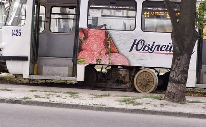 Скупой платит дважды: днепровские трамваи продолжают сходить с рельс