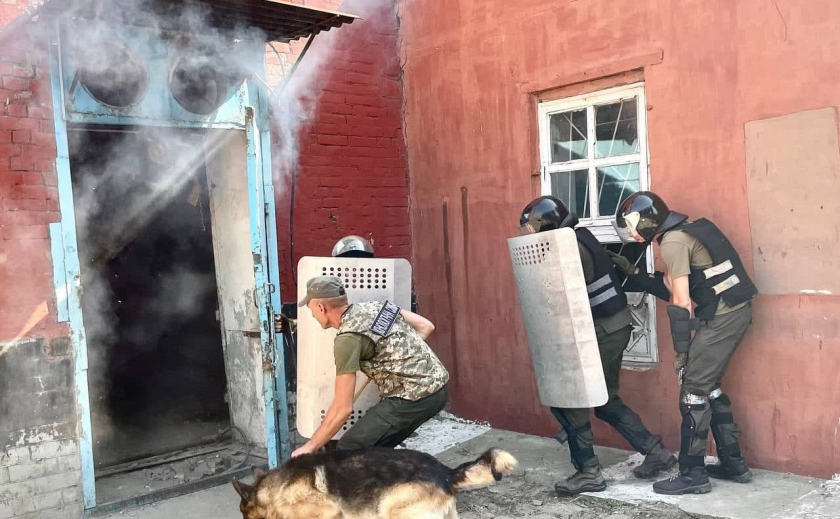 Заложники и штурм здания: в днепровской колонии работала СБУ и группа быстрого реагирования
