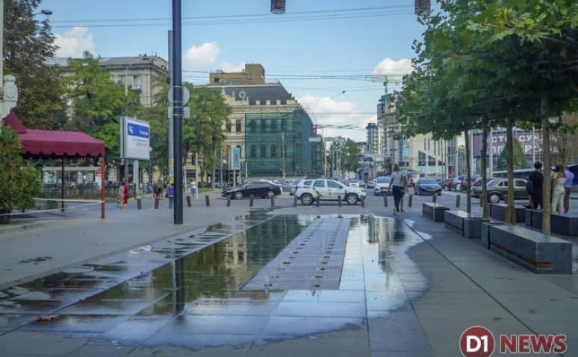 Куда утекают деньги днепрян: «отремонтированные» фонтаны на Короленко продолжают затапливать дорогу