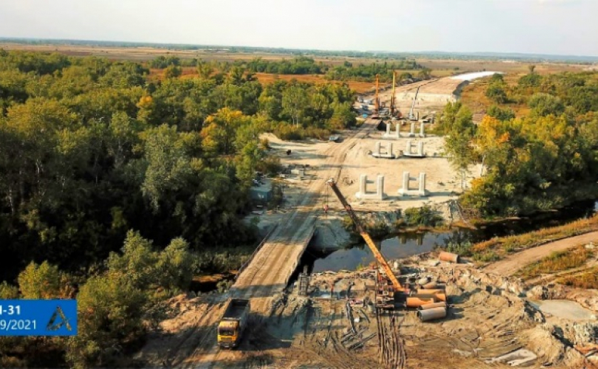 «Укравтодор» строит на трассе Днепр-Решетиловка эстакаду вместо трех мостов