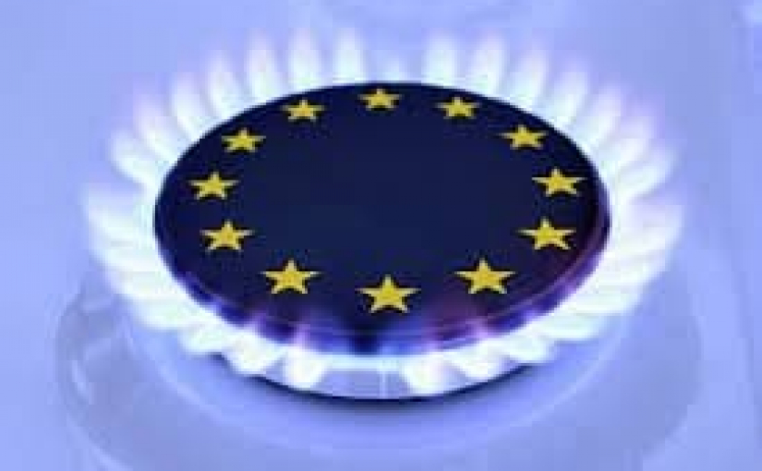 Газовый рынок продолжает «штормить»: цена на «голубое топливо» в Европе превысила отметку 1200 долларов