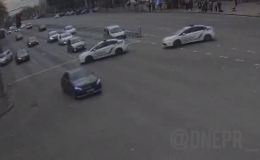 GTA Dnepr: полицейские устроили погоню за водителем, который избил и ограбил женщину