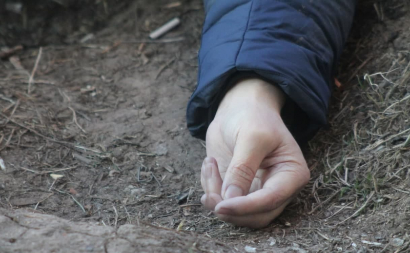 Под Днепром обнаружили бездыханное тело 17-летней девушки