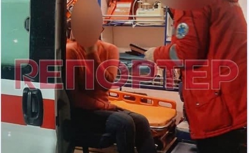Падала и переворачивала коляску с ребенком: в Днепре заметили пьяную мамашу