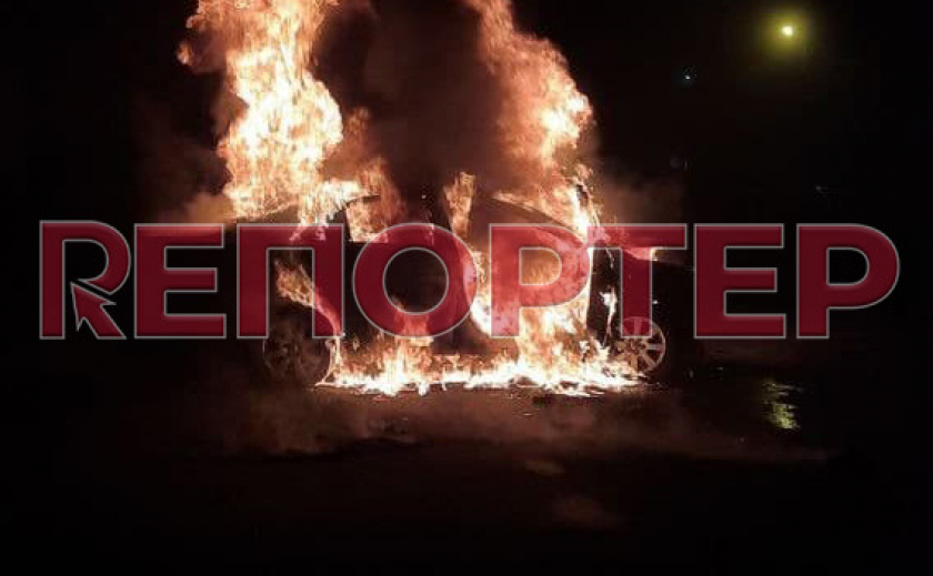 В Днепре во время ДТП загорелся автомобиль: водитель получил травмы