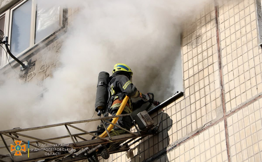 В Днепре на пожаре в многоэтажке погиб мужчина