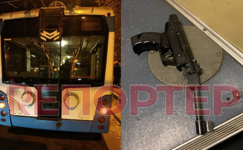 В Днепре полицейские остановили троллейбус с вооруженным пассажиром и водителем под наркотиками