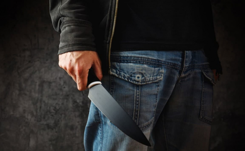 В Днепре по «АТБ» разгуливал с ножом крымский насильник