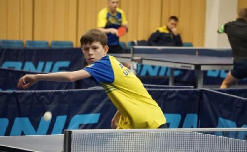 Команда Днепропетровщины выиграла молодежный чемпионат Украины по настольному теннису