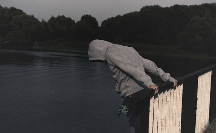 «Никому не нужен»: в Днепре 17-летний парень сообщил в полицию о намерении прыгнуть с Кайдакского моста