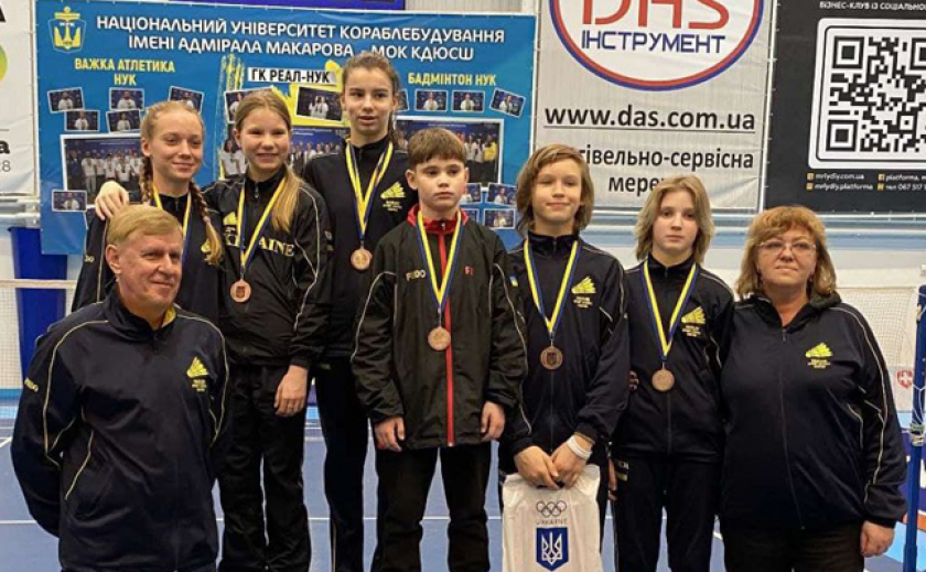 Бадминтонисты из Днепра завоевали 9 медалей на чемпионате Украины U15