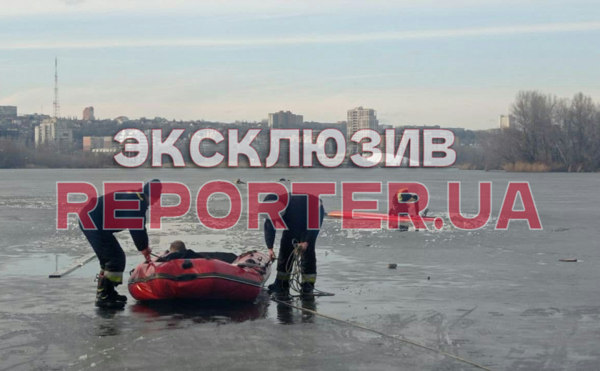 В Днепре полицейские ценою собственных жизней спасали провалившегося под лед рыбака: подробности происшествия