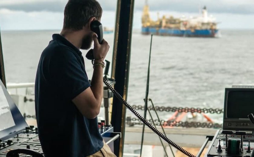 Морская администрация открыла горячую линию для моряков за границей