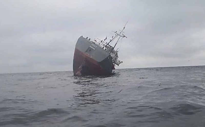 Под Одессой спасли экипаж затонувшего судна «HELT»