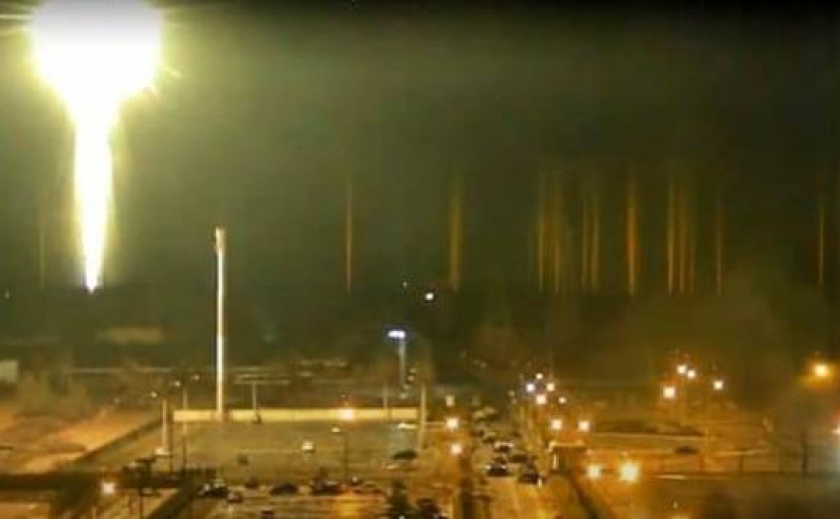 Российские войска обстреляли Запорожскую АЭС: начался пожар